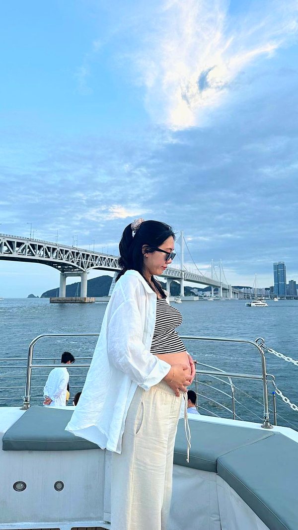 광안대교 앞 크루즈 위의 손님